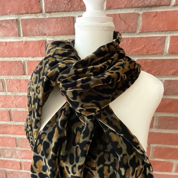 Kenneth Cole Silk Rayon Velvet Leopard Print Black Brown  Scarf 10”x60”NWOT - Picture 8 of 8